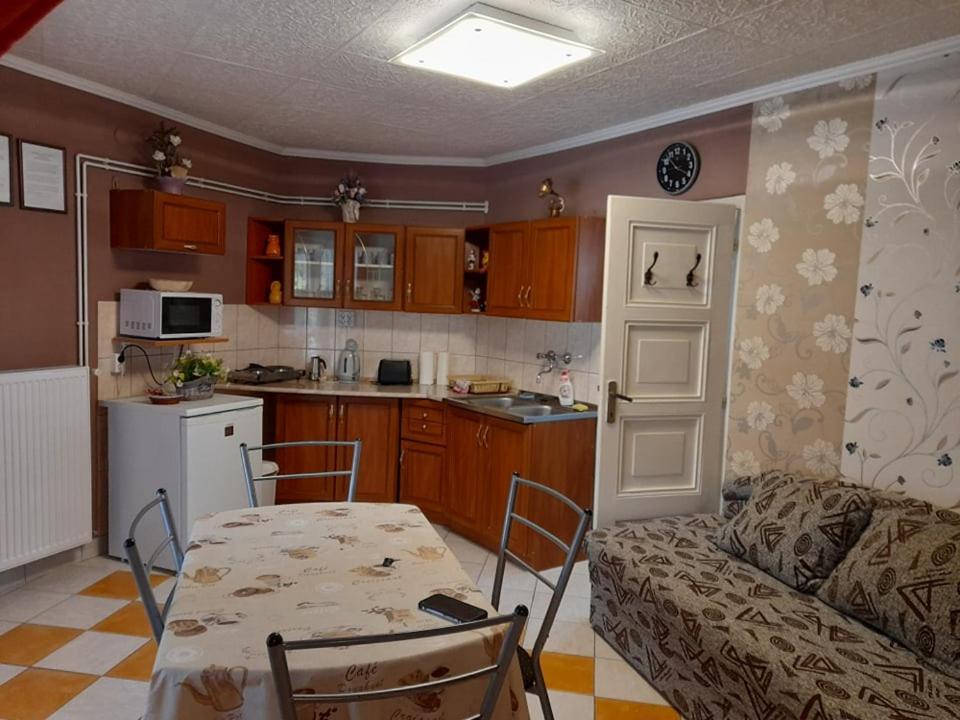 Gyoengyvirag Apartment Romhány Dış mekan fotoğraf